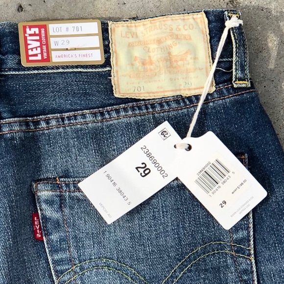 Levis Vintage 701 Cutoff Highrise - Picture 6 of 7